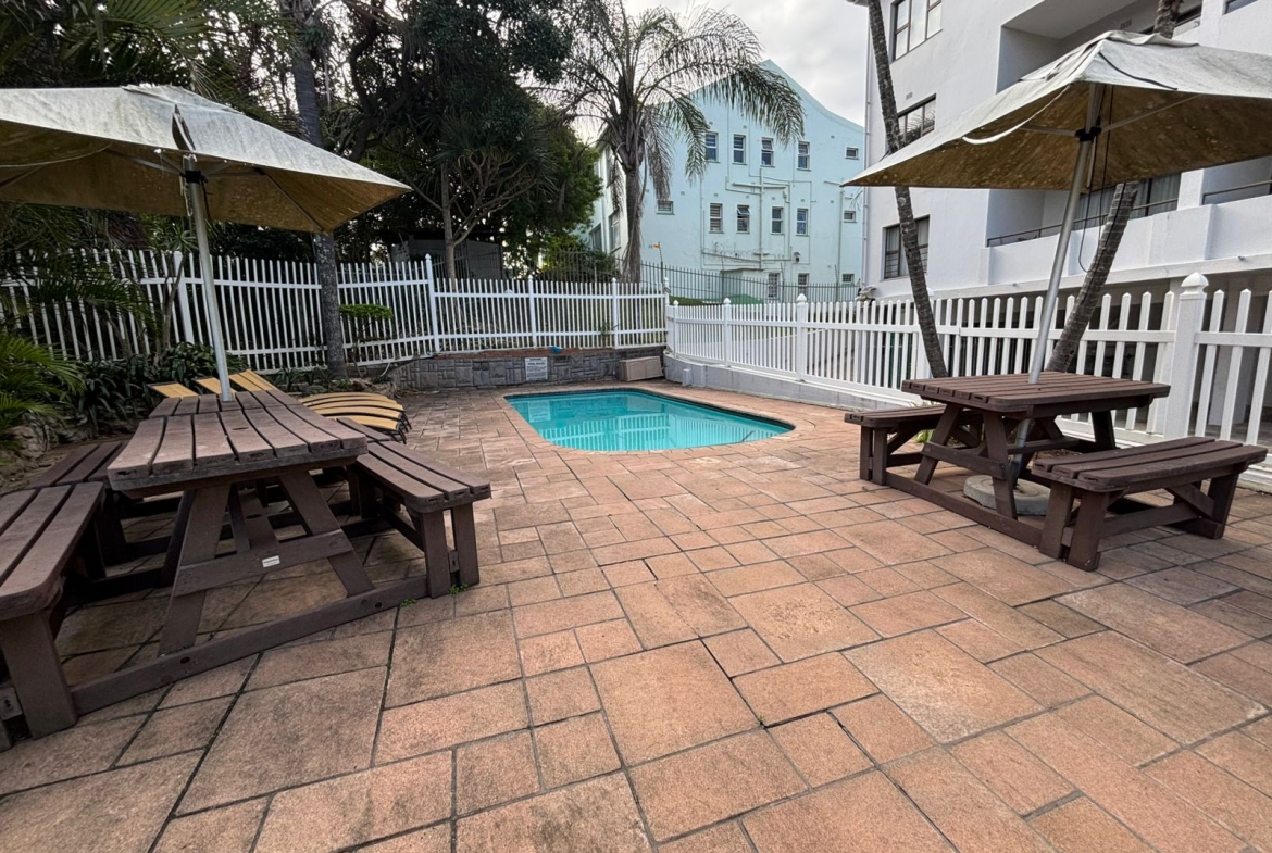 FOR SALE – Furnished 2 Bedroom , Stone through away to beach in Margate