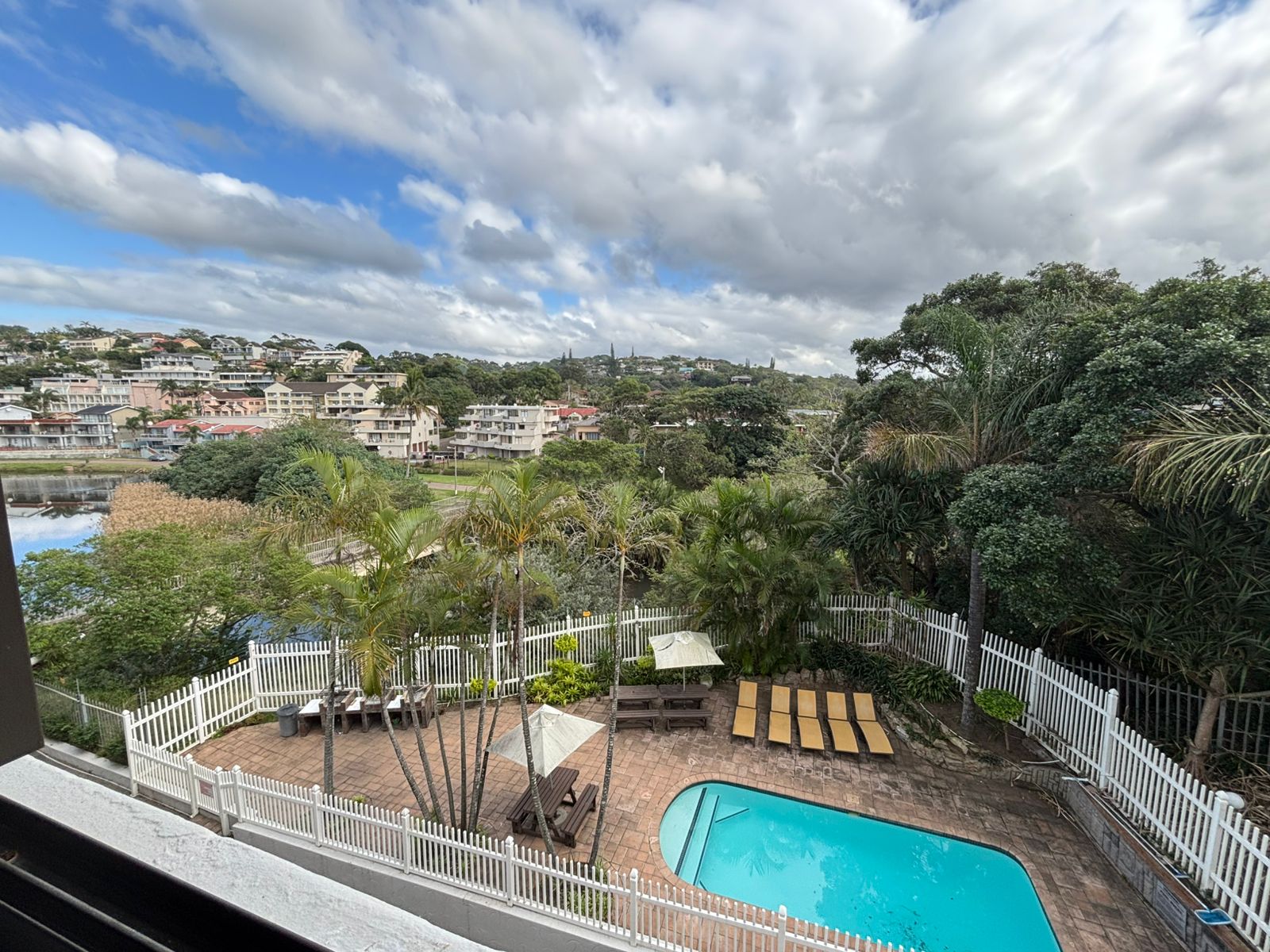 FOR SALE – Furnished 2 Bedroom , Stone through away to beach in Margate