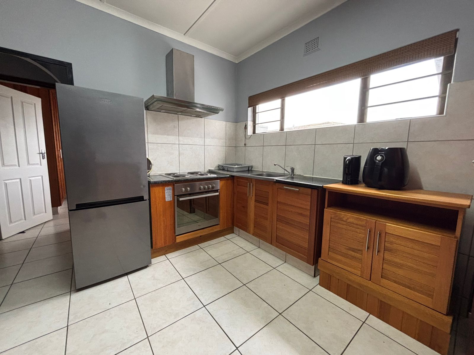 FOR SALE – Furnished 2 Bedroom , Stone through away to beach in Margate