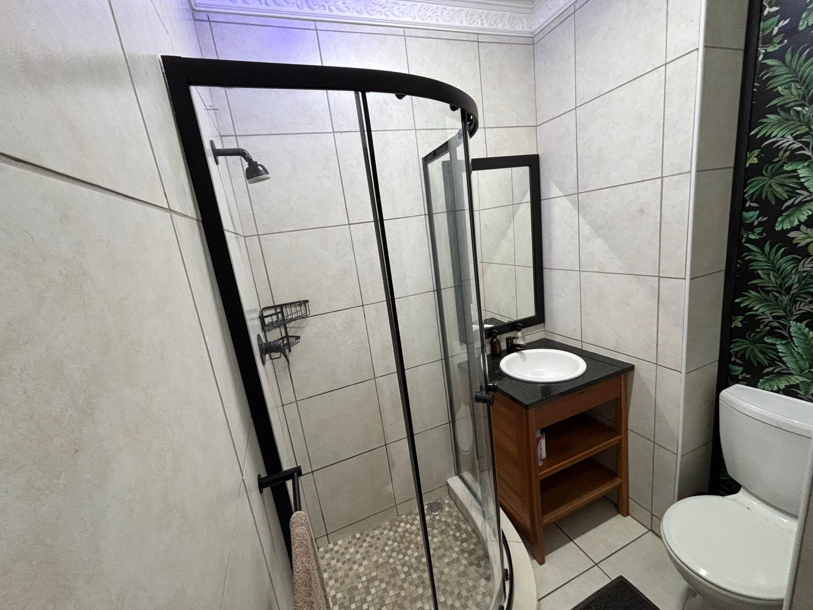 FOR SALE – Furnished 2 Bedroom , Stone through away to beach in Margate