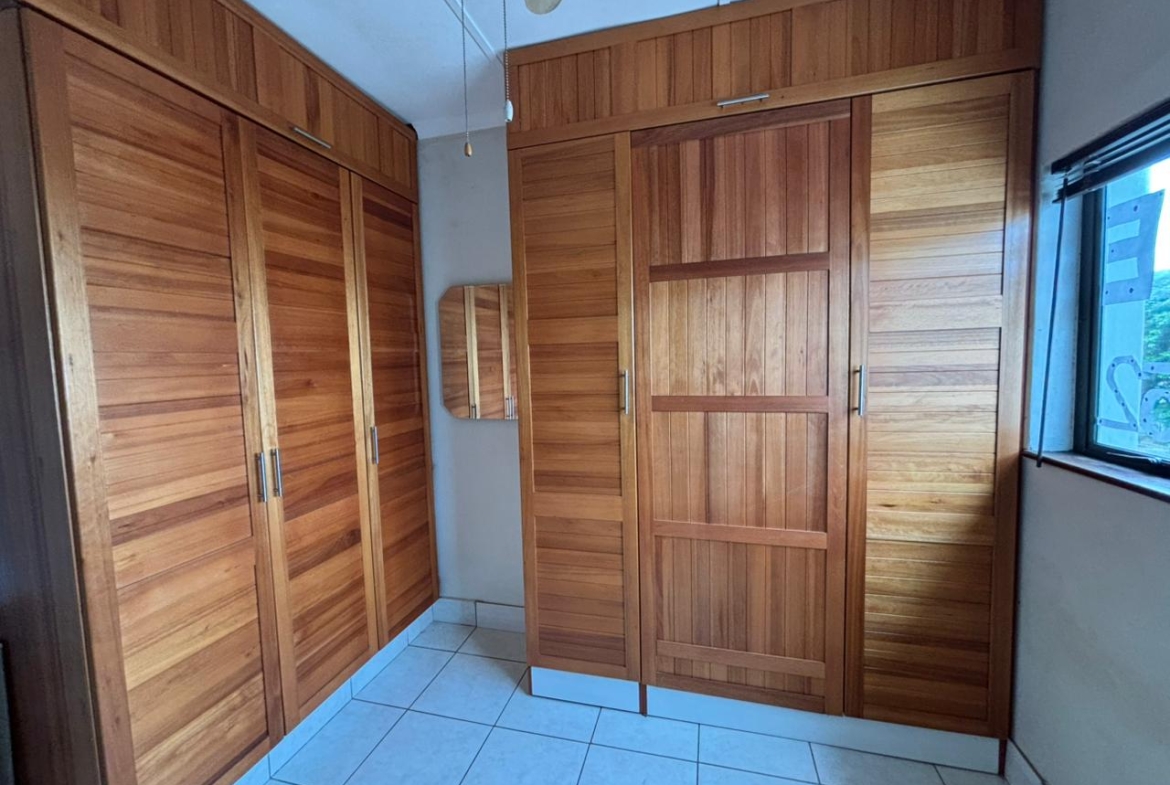 FOR SALE – Furnished 2 Bedroom , Stone through away to beach in Margate