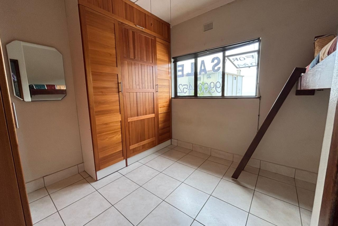 FOR SALE – Furnished 2 Bedroom , Stone through away to beach in Margate