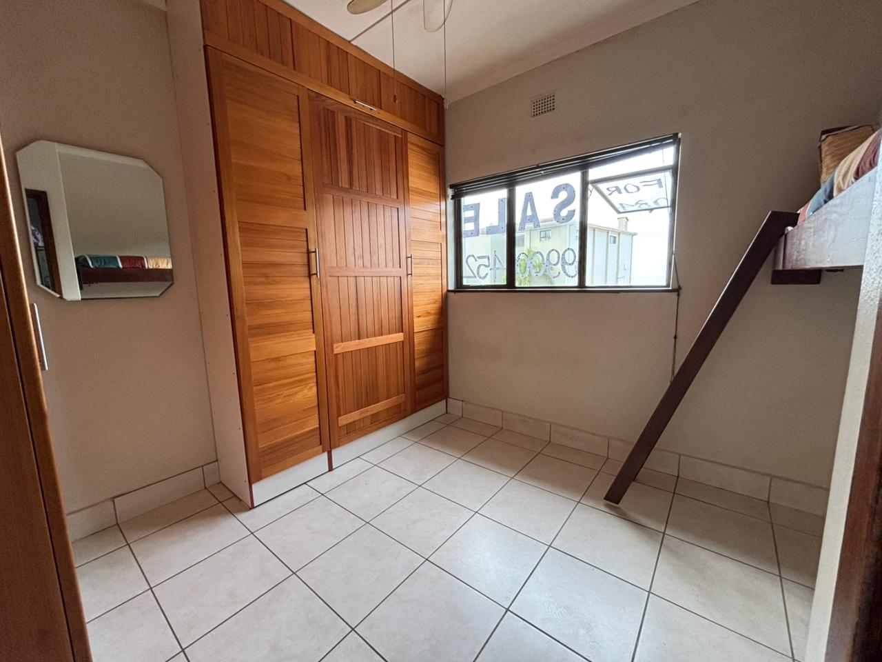 FOR SALE – Furnished 2 Bedroom , Stone through away to beach in Margate