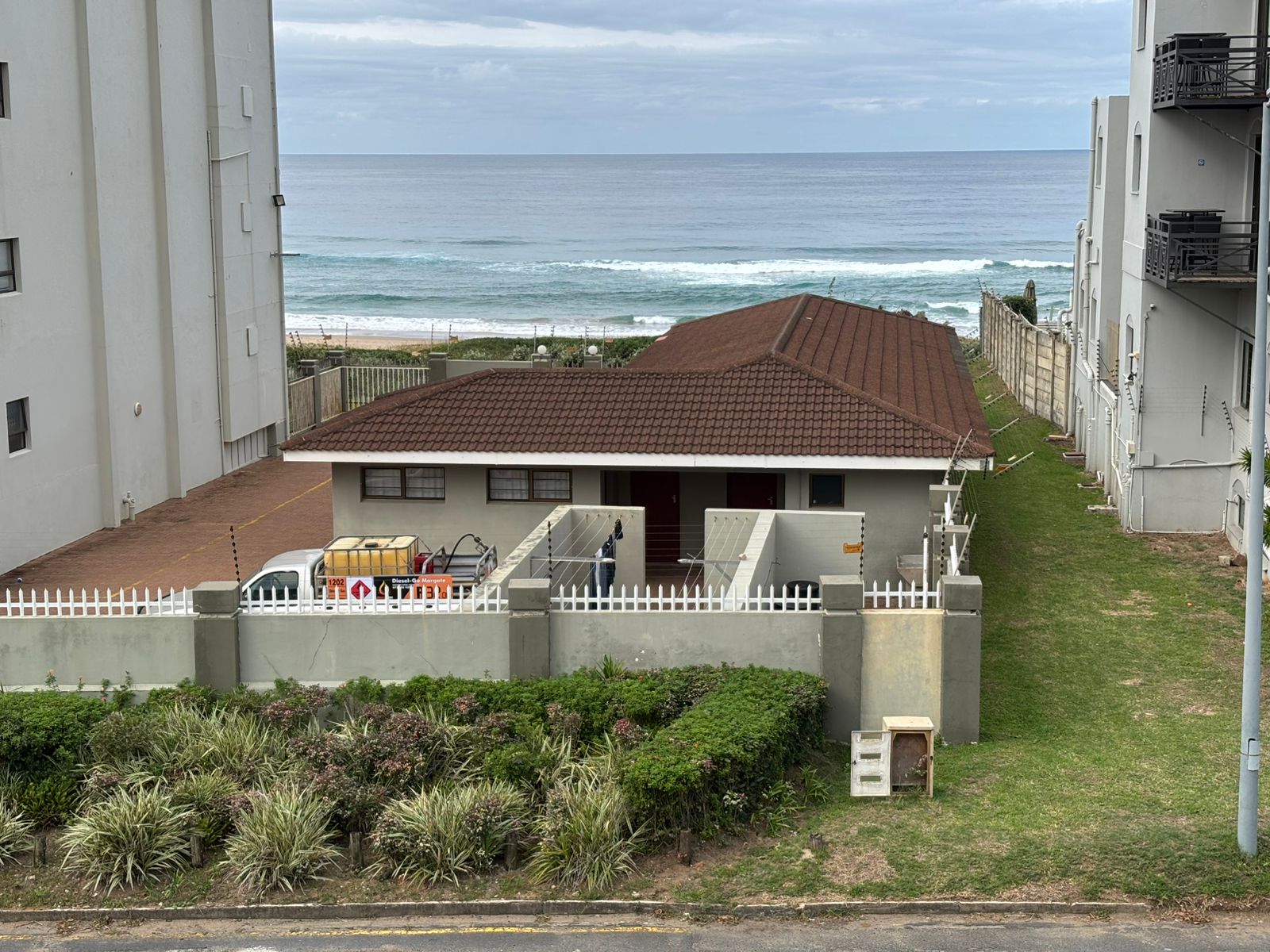 FOR SALE – Furnished 2 Bedroom , Stone through away to beach in Margate