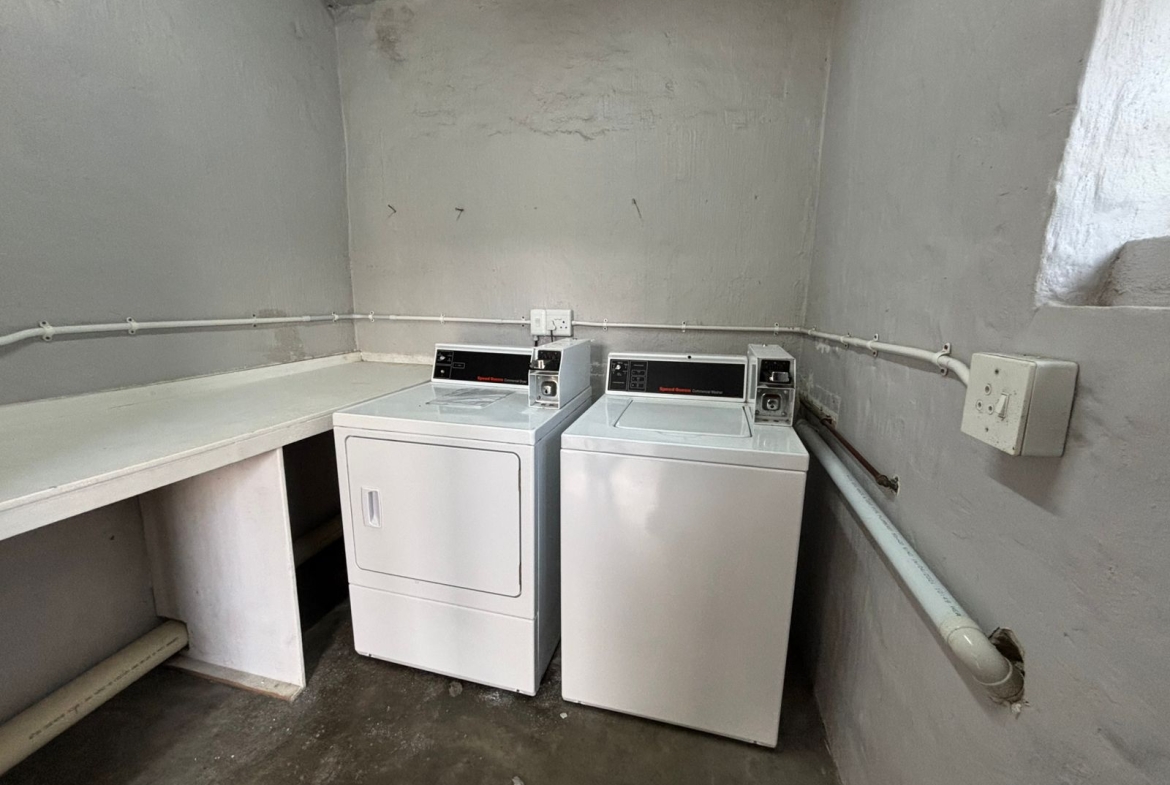 FOR SALE – Furnished 2 Bedroom , Stone through away to beach in Margate