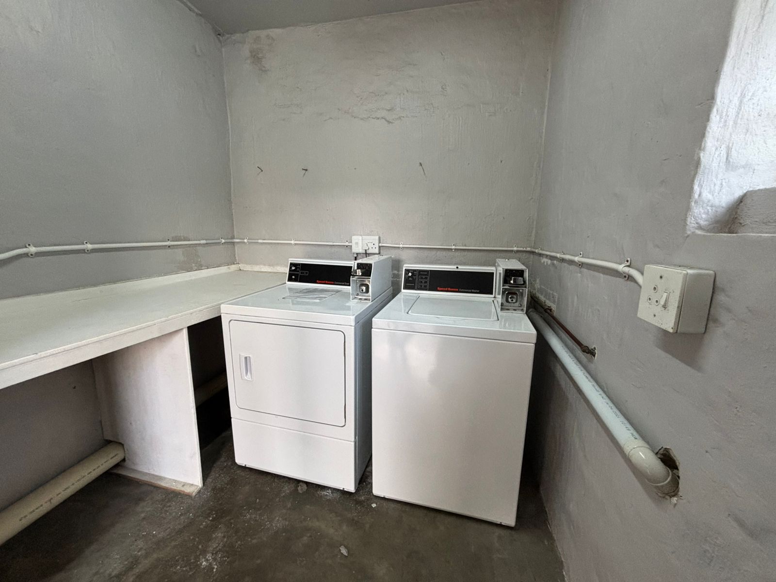 FOR SALE – Furnished 2 Bedroom , Stone through away to beach in Margate