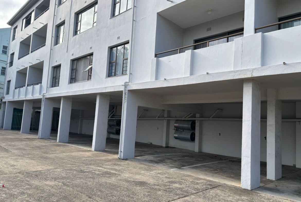 FOR SALE – Furnished 2 Bedroom , Stone through away to beach in Margate