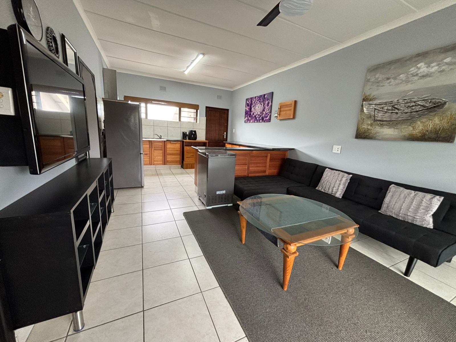 FOR SALE – Furnished 2 Bedroom , Stone through away to beach in Margate
