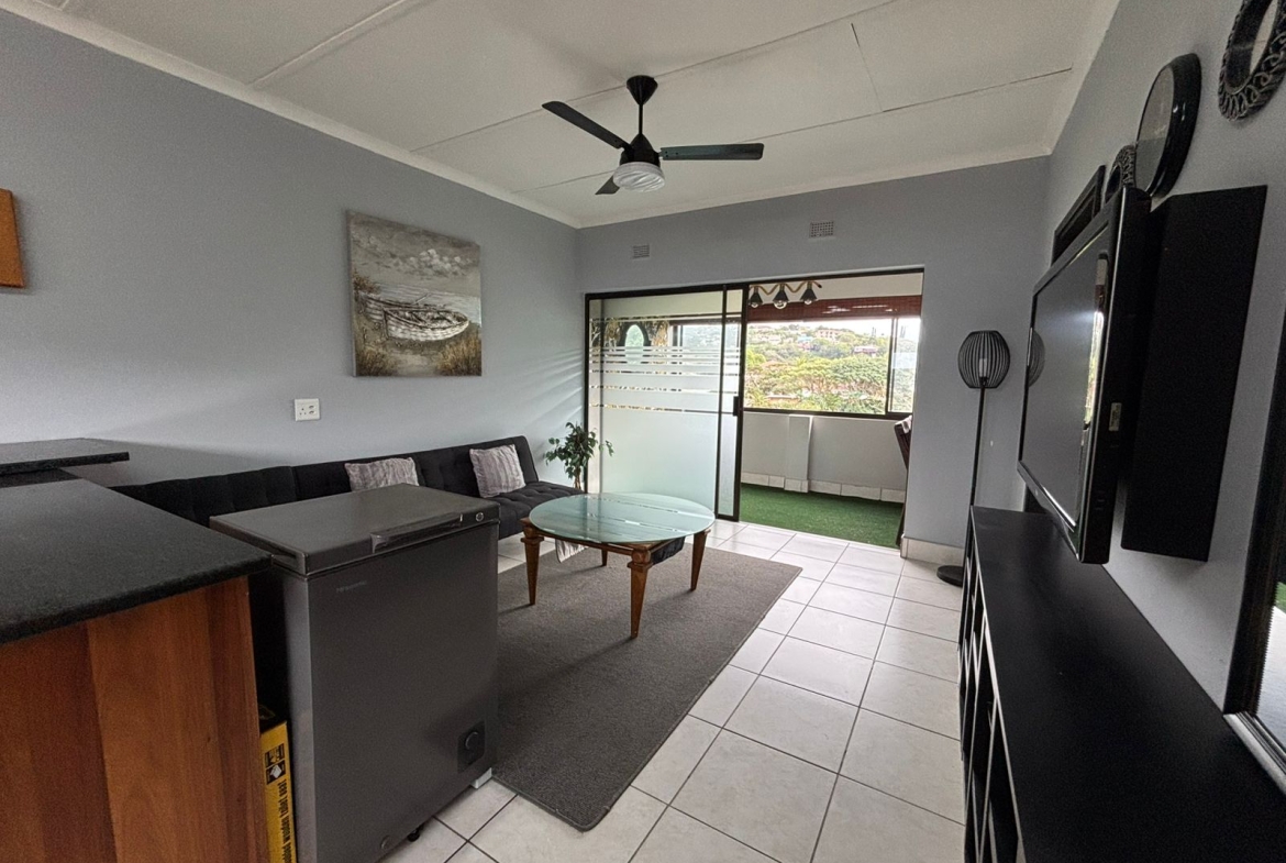 FOR SALE – Furnished 2 Bedroom , Stone through away to beach in Margate