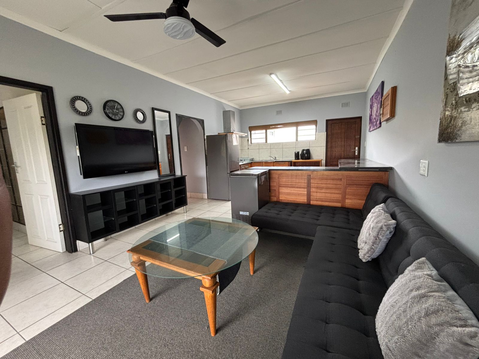 FOR SALE – Furnished 2 Bedroom , Stone through away to beach in Margate