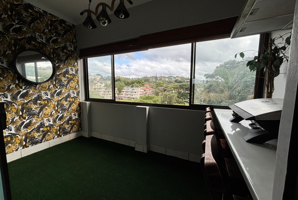 FOR SALE – Furnished 2 Bedroom , Stone through away to beach in Margate