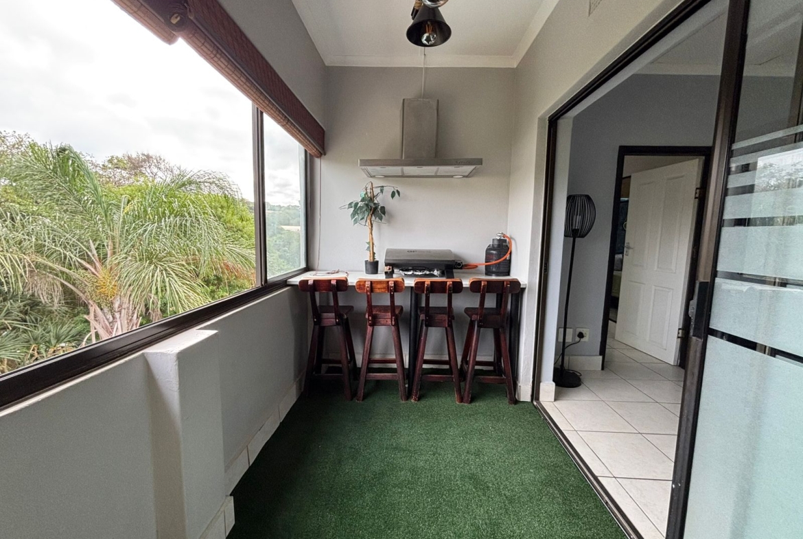 FOR SALE – Furnished 2 Bedroom , Stone through away to beach in Margate