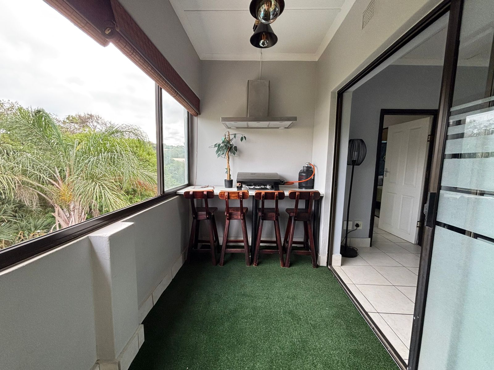 FOR SALE – Furnished 2 Bedroom , Stone through away to beach in Margate