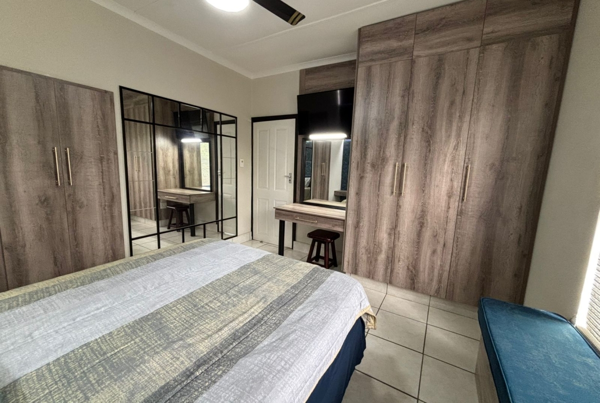 FOR SALE – Furnished 2 Bedroom , Stone through away to beach in Margate