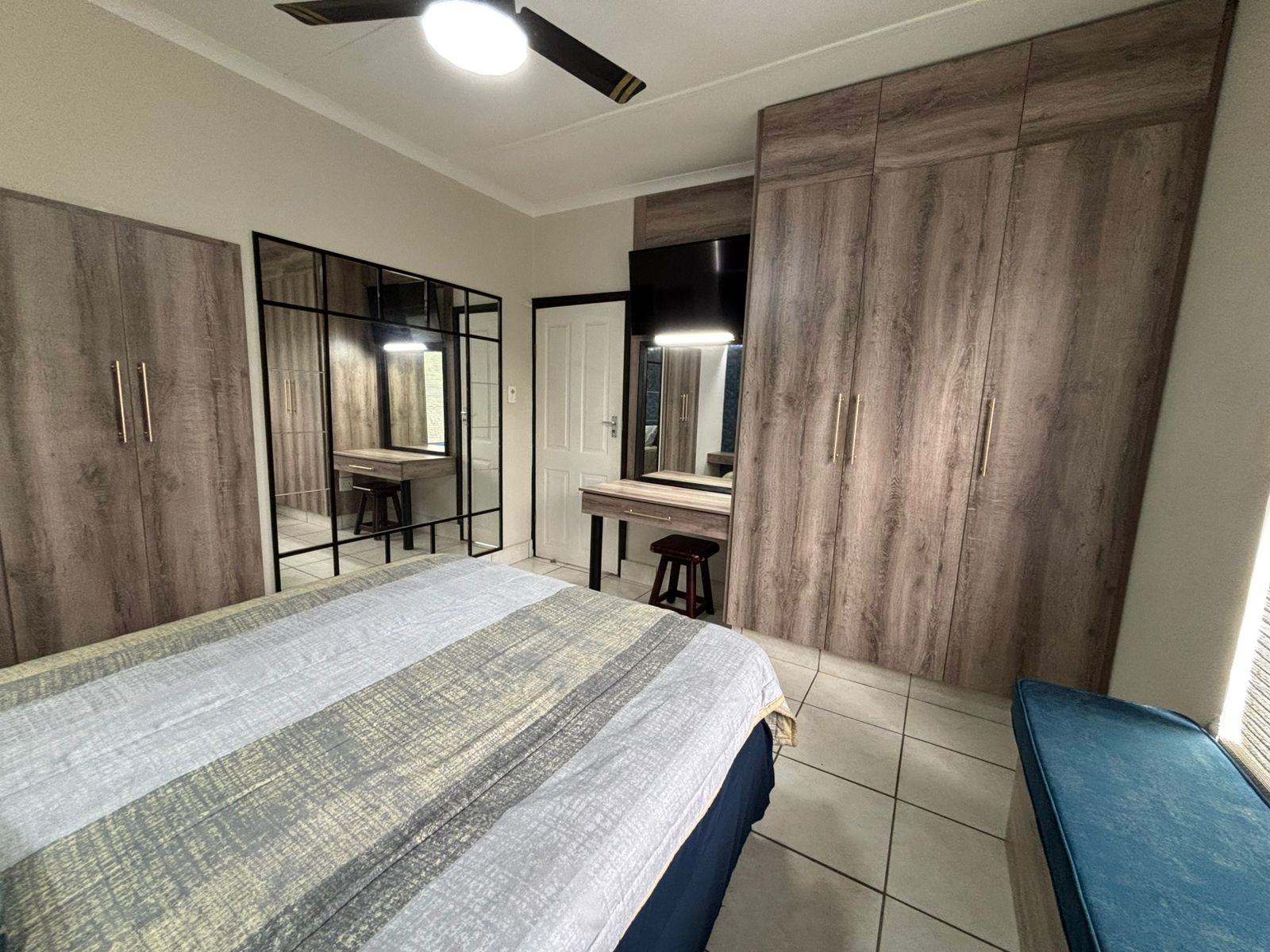 FOR SALE – Furnished 2 Bedroom , Stone through away to beach in Margate