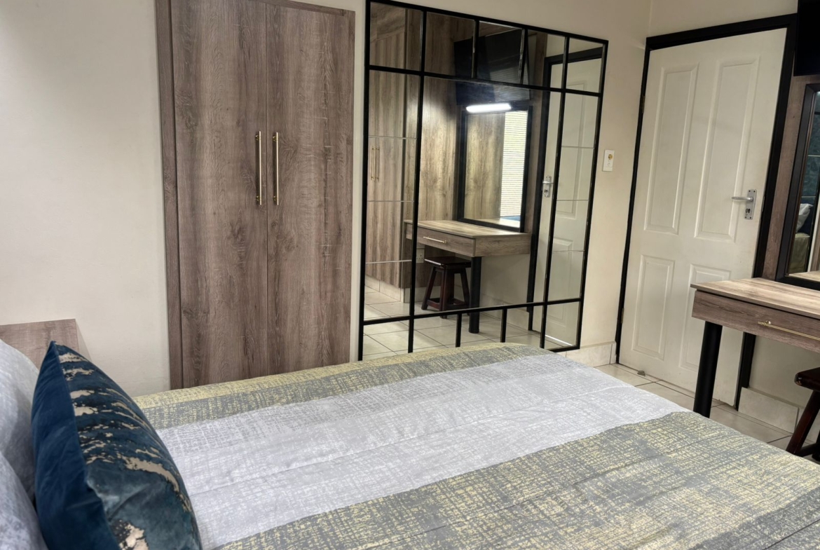 FOR SALE – Furnished 2 Bedroom , Stone through away to beach in Margate