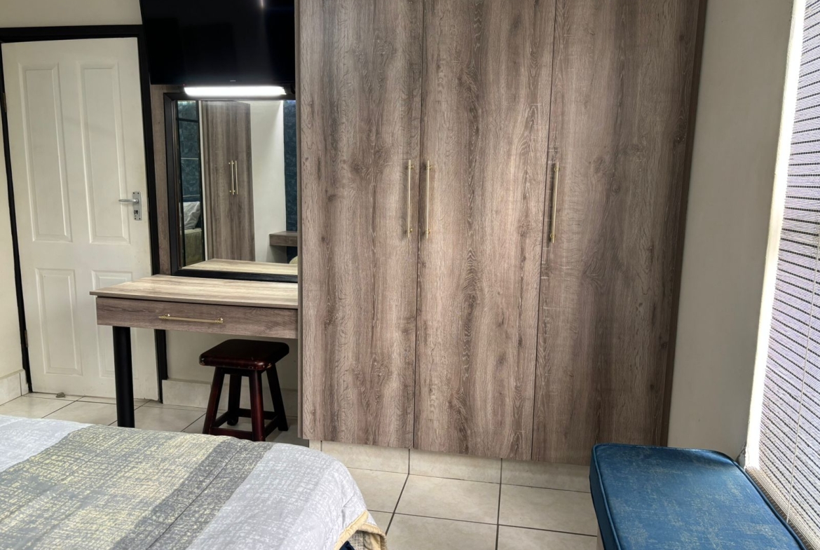 FOR SALE – Furnished 2 Bedroom , Stone through away to beach in Margate