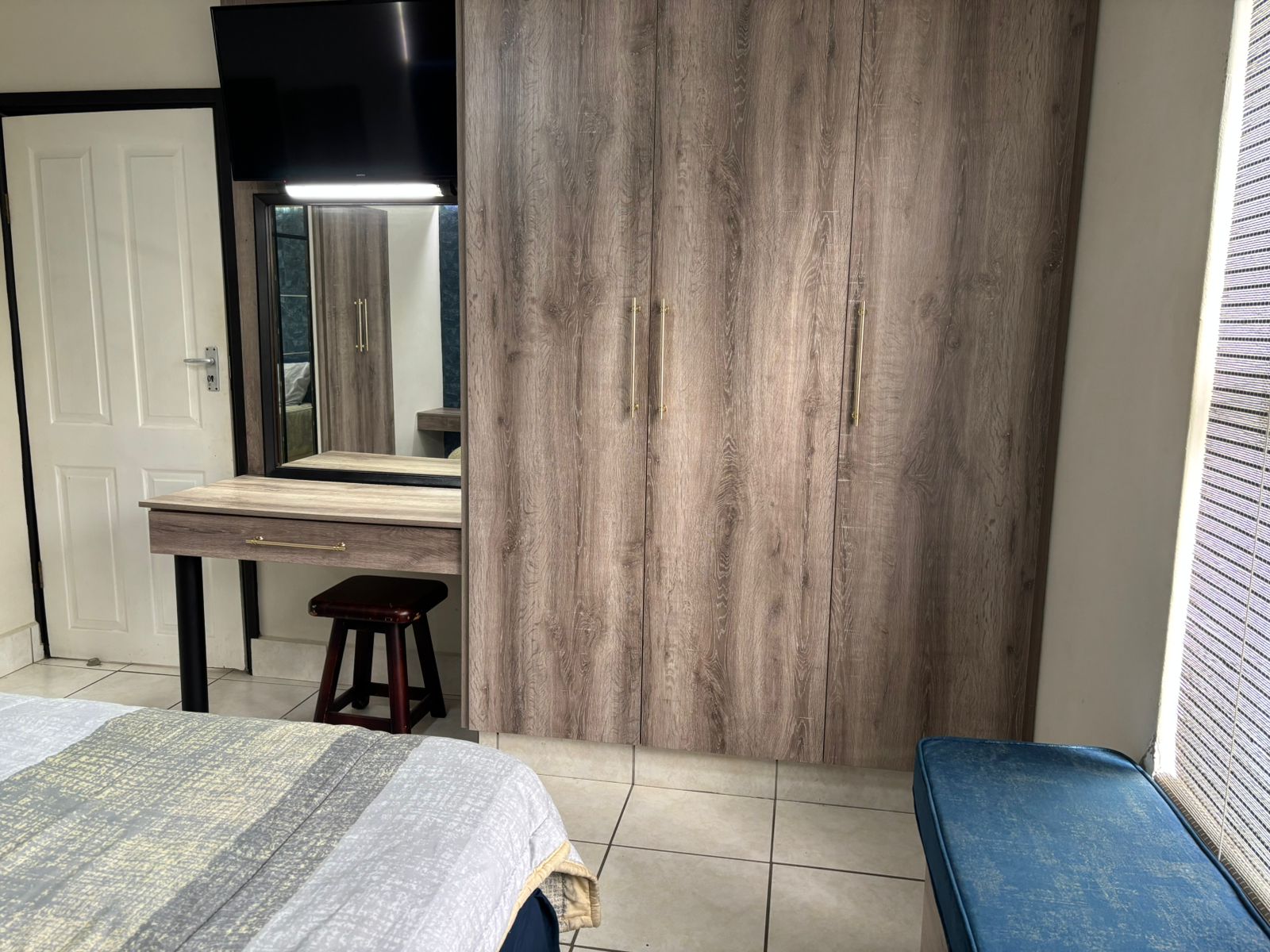 FOR SALE – Furnished 2 Bedroom , Stone through away to beach in Margate