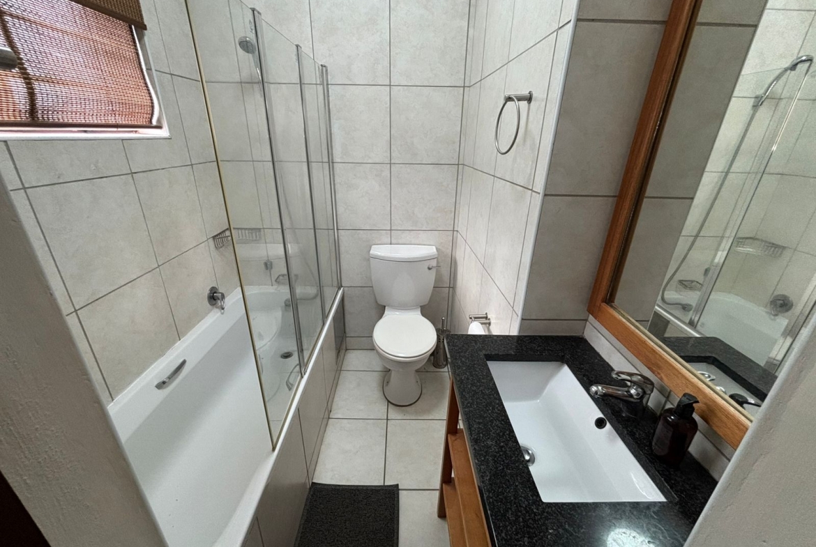 FOR SALE – Furnished 2 Bedroom , Stone through away to beach in Margate