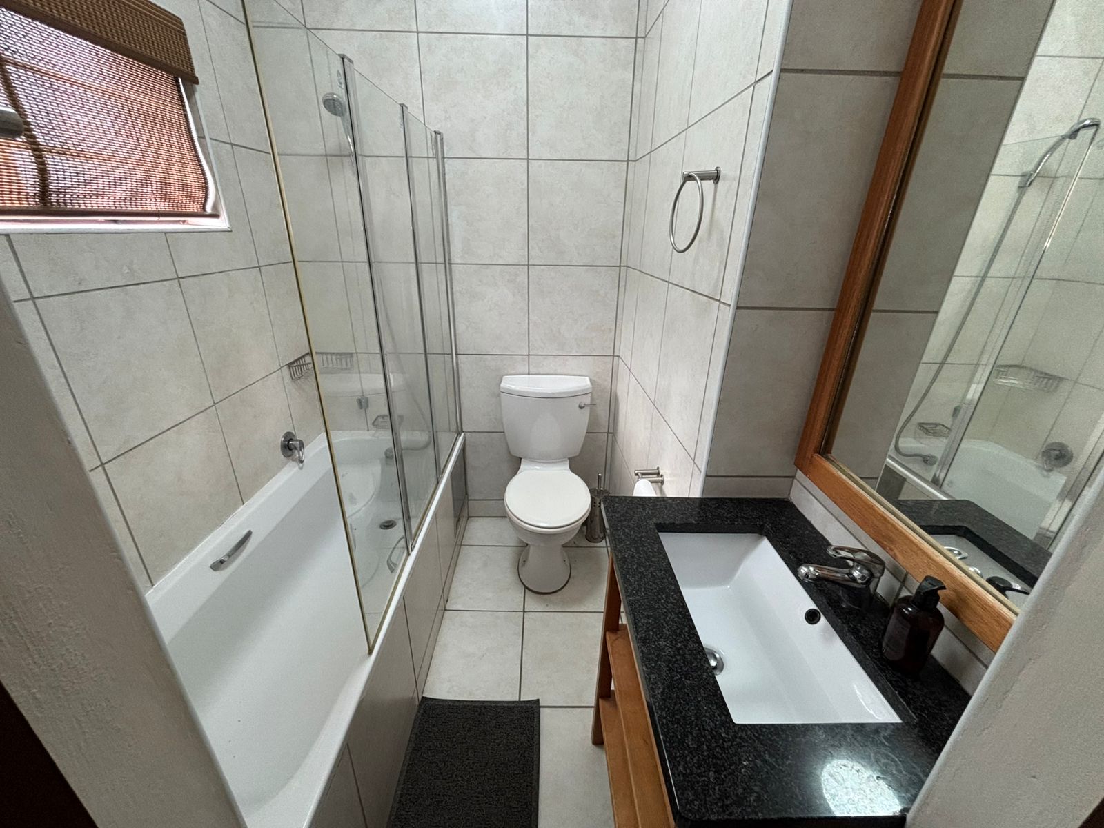 FOR SALE – Furnished 2 Bedroom , Stone through away to beach in Margate