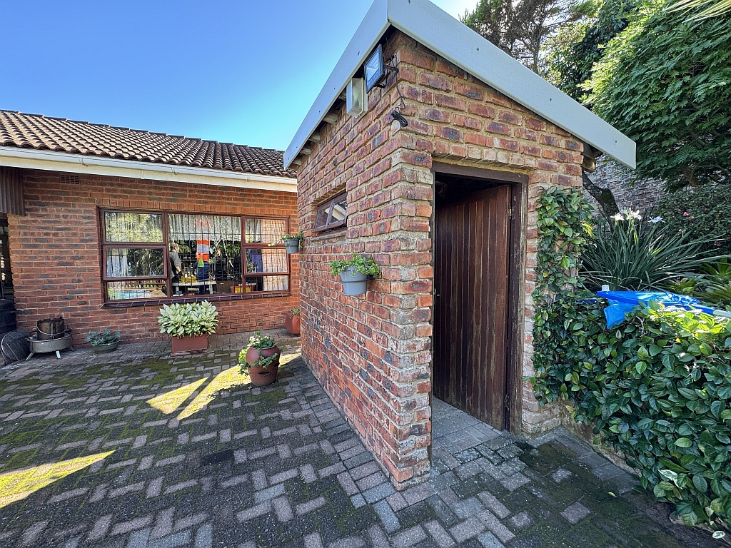 Exceptional Uvongo Property with Flatlets, Solar Power & Endless Income Potential