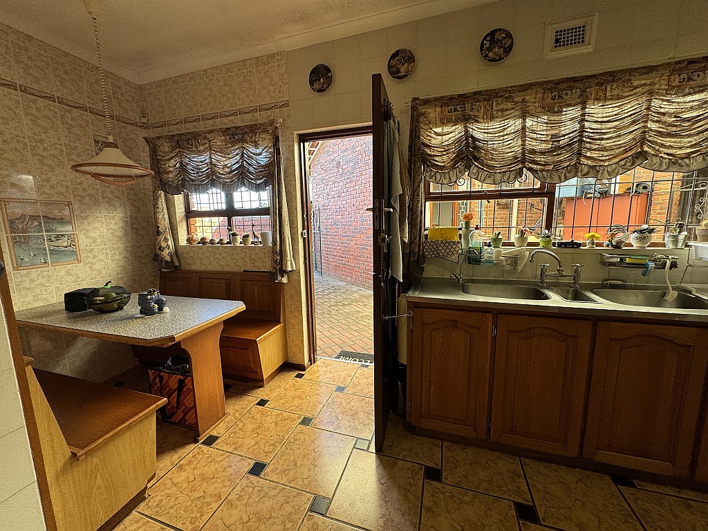 Exceptional Uvongo Property with Flatlets, Solar Power & Endless Income Potential