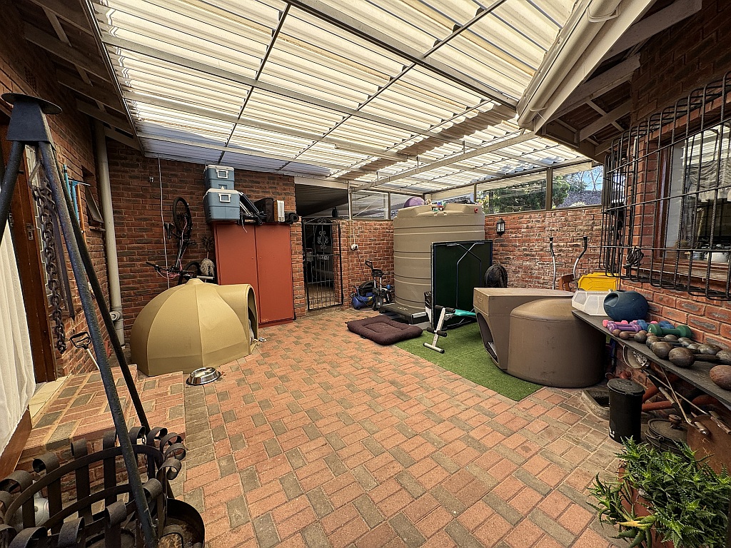Exceptional Uvongo Property with Flatlets, Solar Power & Endless Income Potential