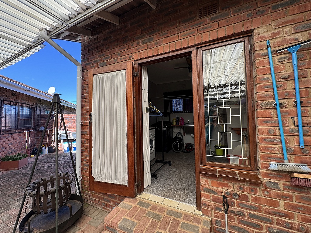 Exceptional Uvongo Property with Flatlets, Solar Power & Endless Income Potential
