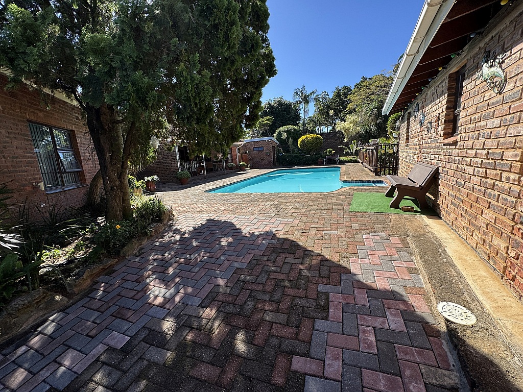 Exceptional Uvongo Property with Flatlets, Solar Power & Endless Income Potential