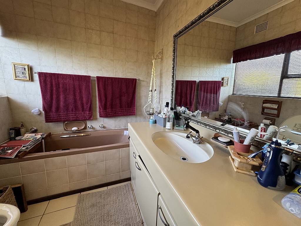 Exceptional Uvongo Property with Flatlets, Solar Power & Endless Income Potential