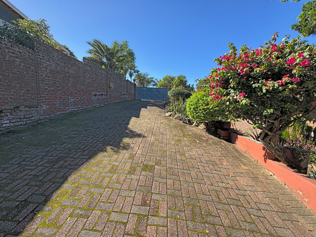 Exceptional Uvongo Property with Flatlets, Solar Power & Endless Income Potential
