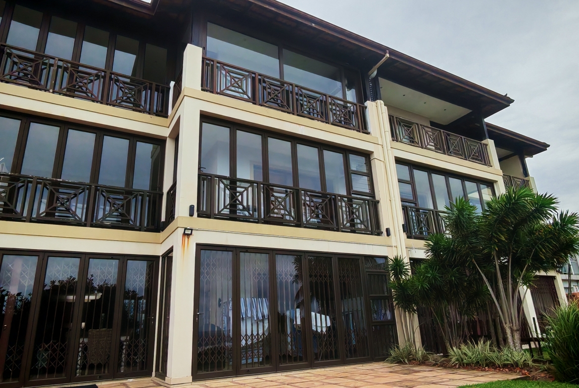 3 Bedroom Apartment in Shelly Coastal Living at Its Finest