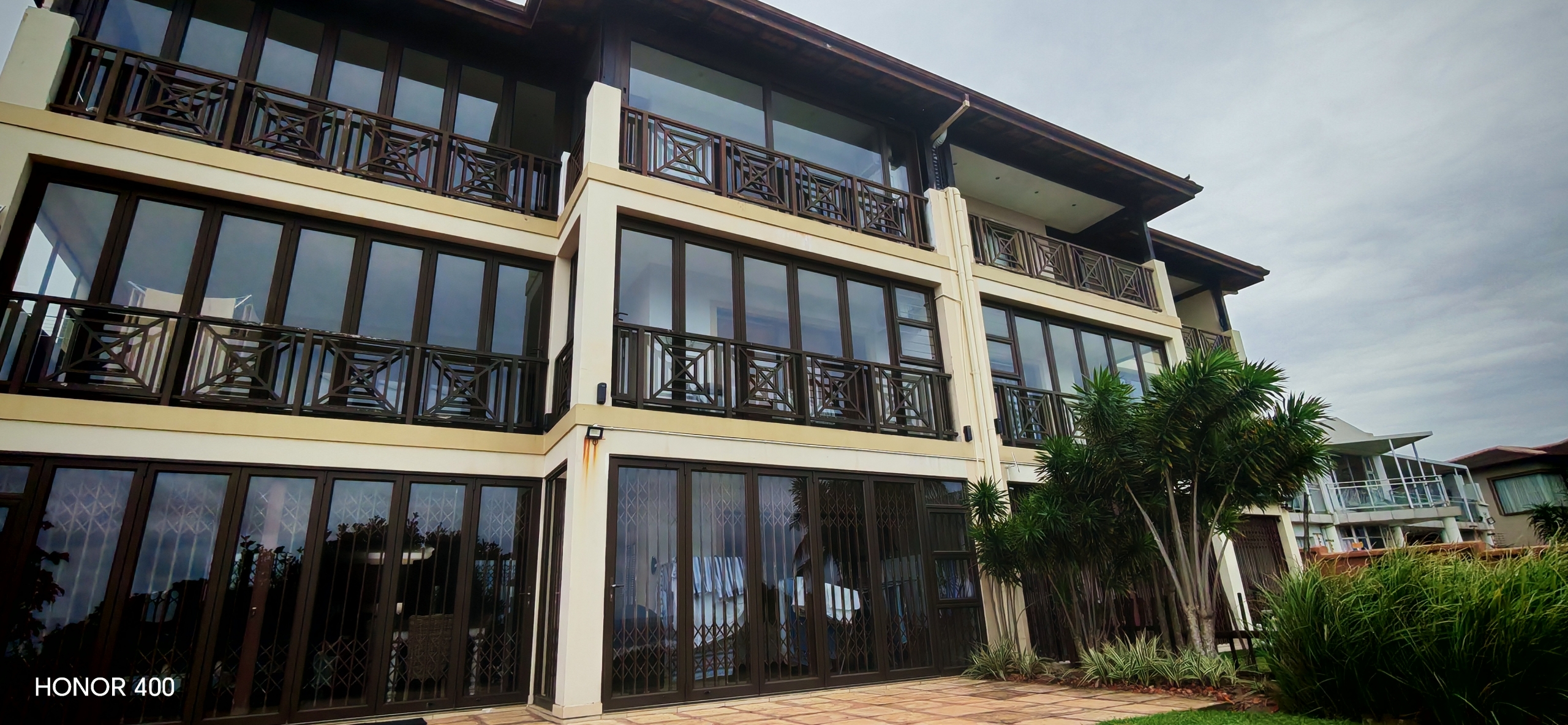 3 Bedroom Apartment in Shelly Coastal Living at Its Finest