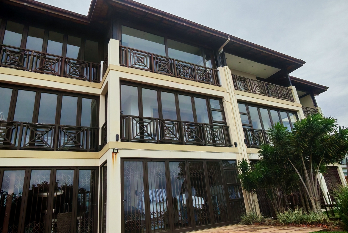 3 Bedroom Apartment in Shelly Coastal Living at Its Finest