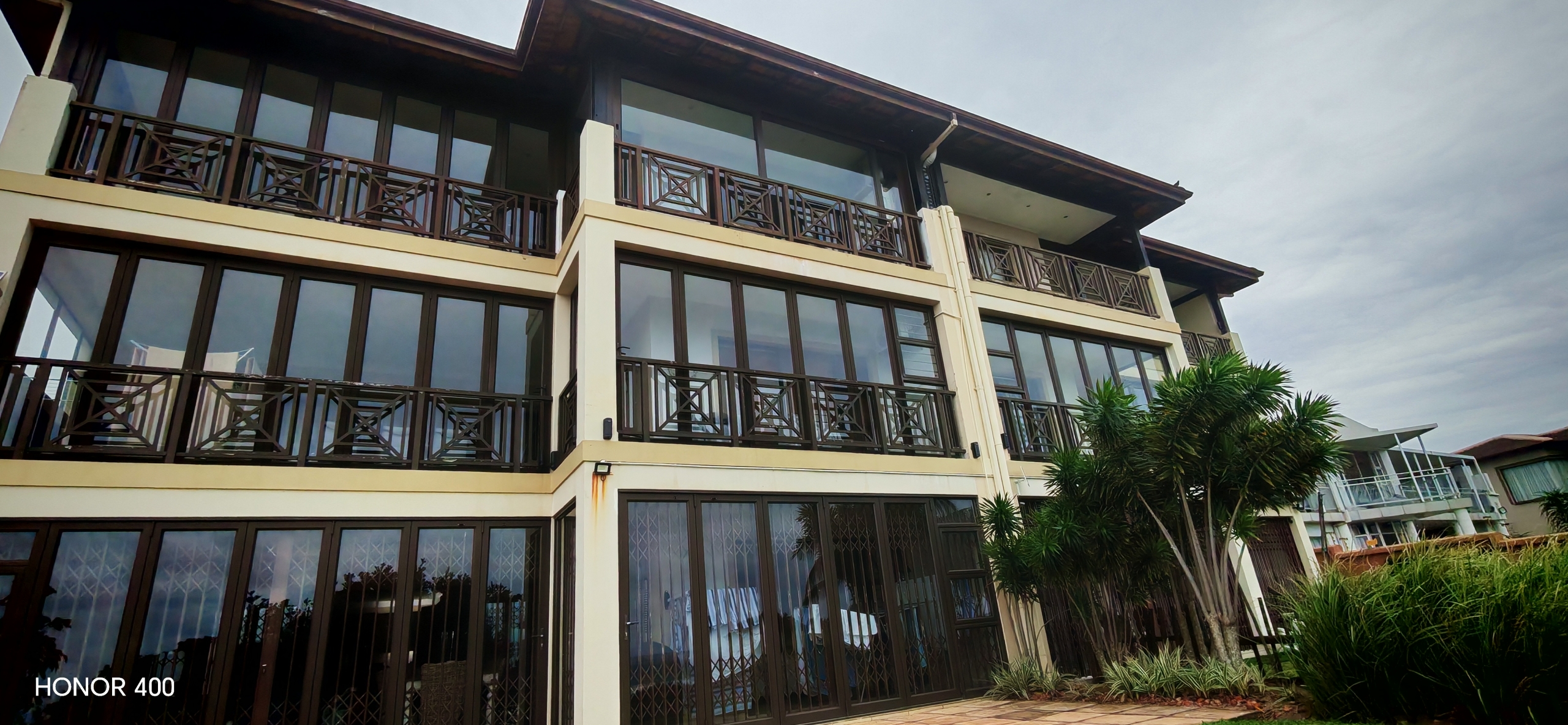 3 Bedroom Apartment in Shelly Coastal Living at Its Finest