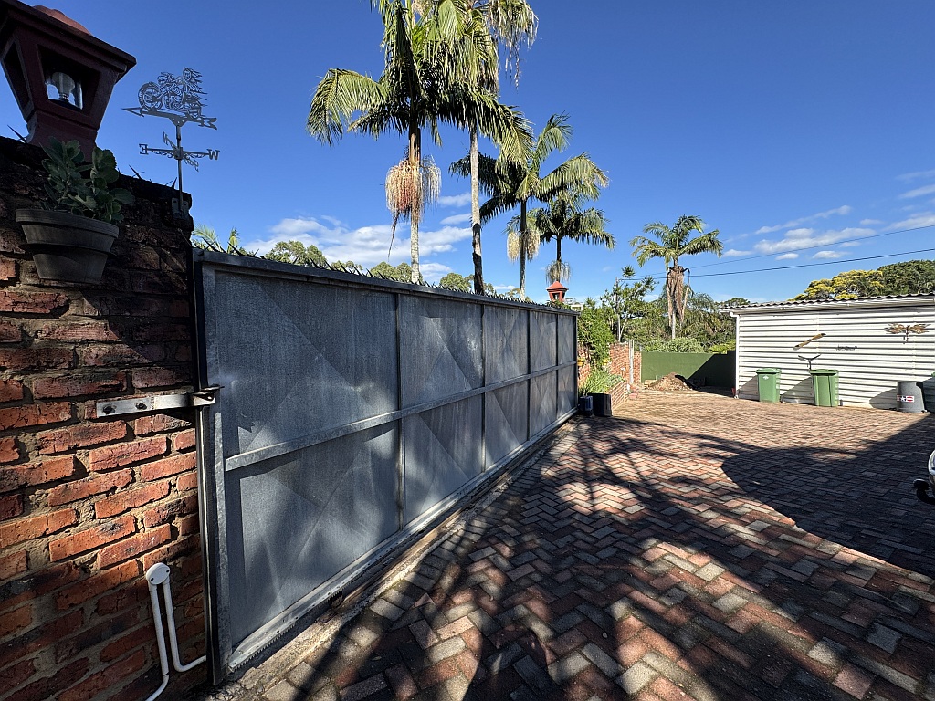 Exceptional Uvongo Property with Flatlets, Solar Power & Endless Income Potential