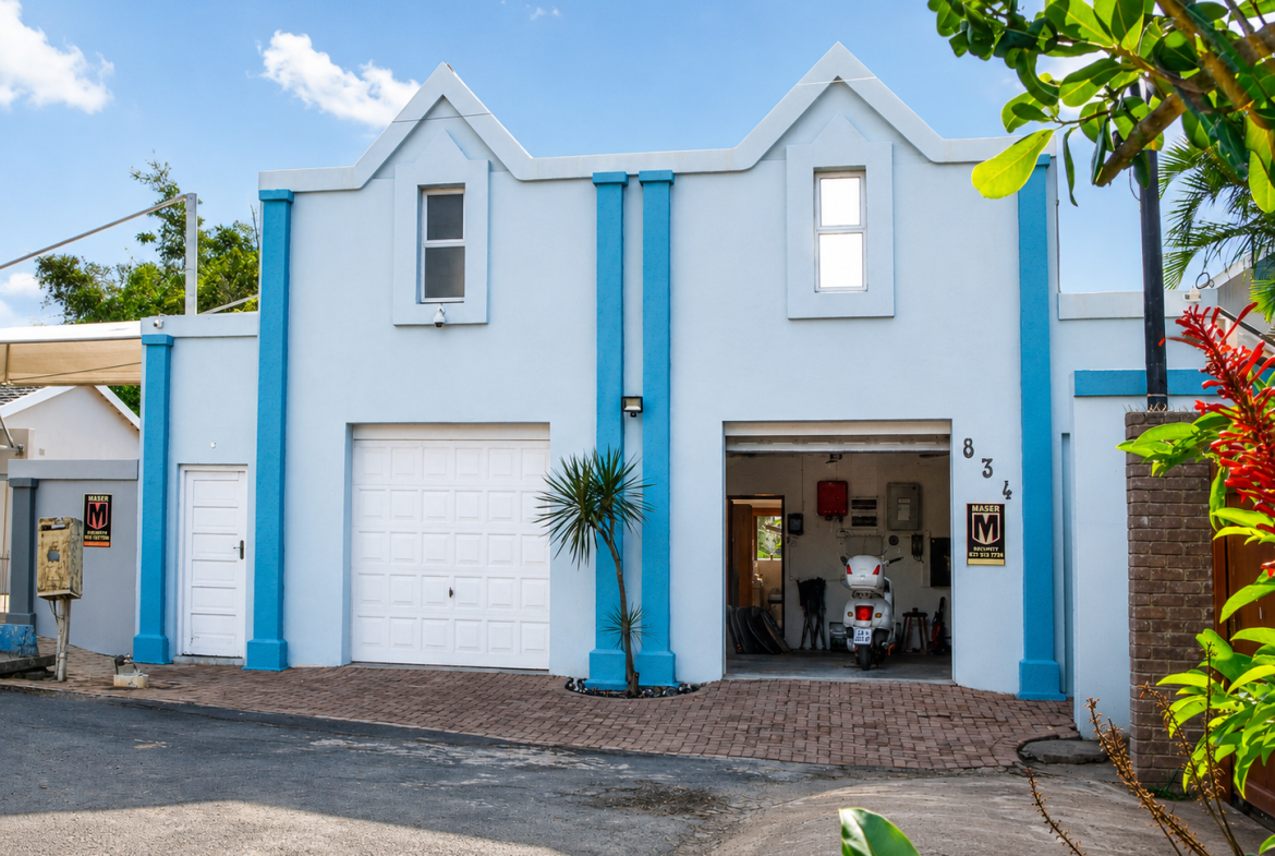 Exceptional Beachfront Property with cottage Shelly Beach, Beach Front