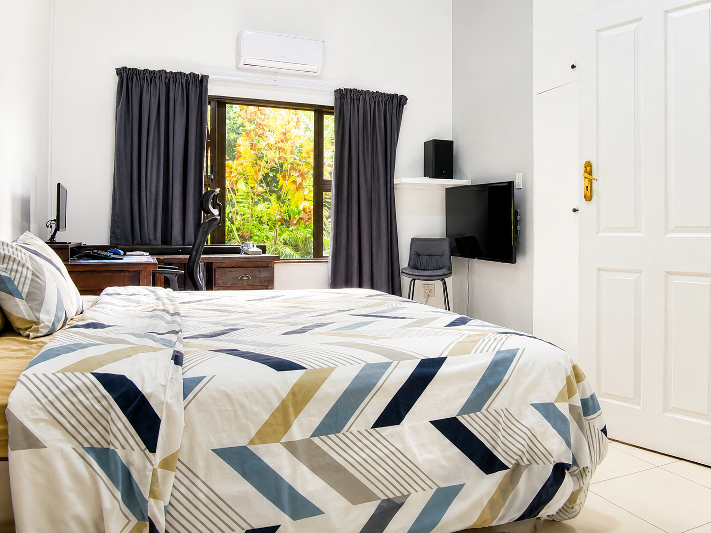 Exceptional Beachfront Property with cottage Shelly Beach, Beach Front