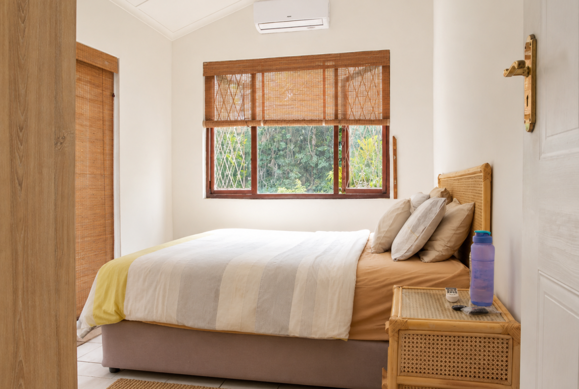 Exceptional Beachfront Property with cottage Shelly Beach, Beach Front