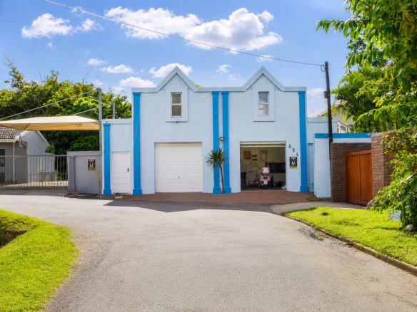 Exceptional Beachfront Property with cottage Shelly Beach, Beach Front