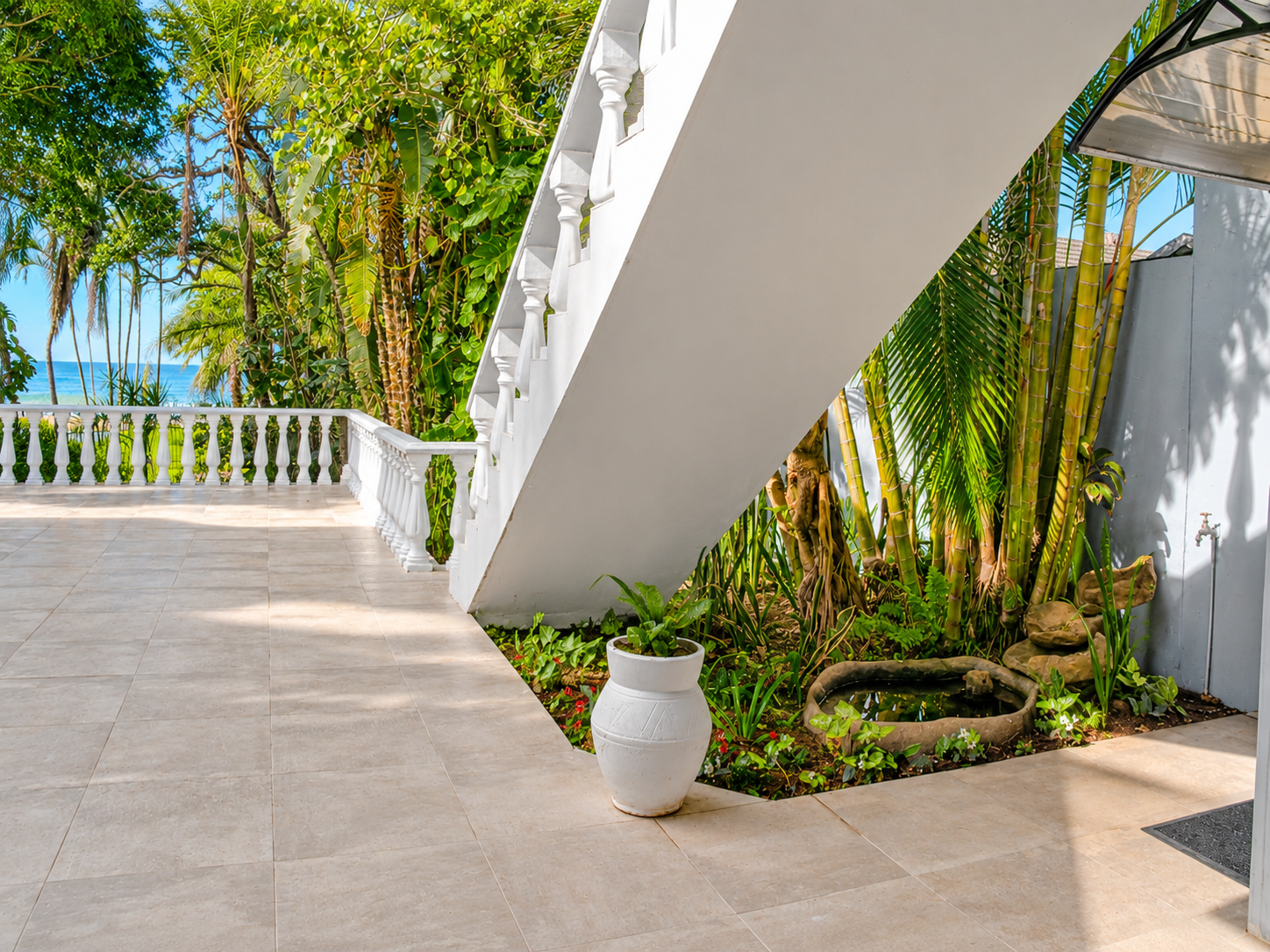 Exceptional Beachfront Property with cottage Shelly Beach, Beach Front