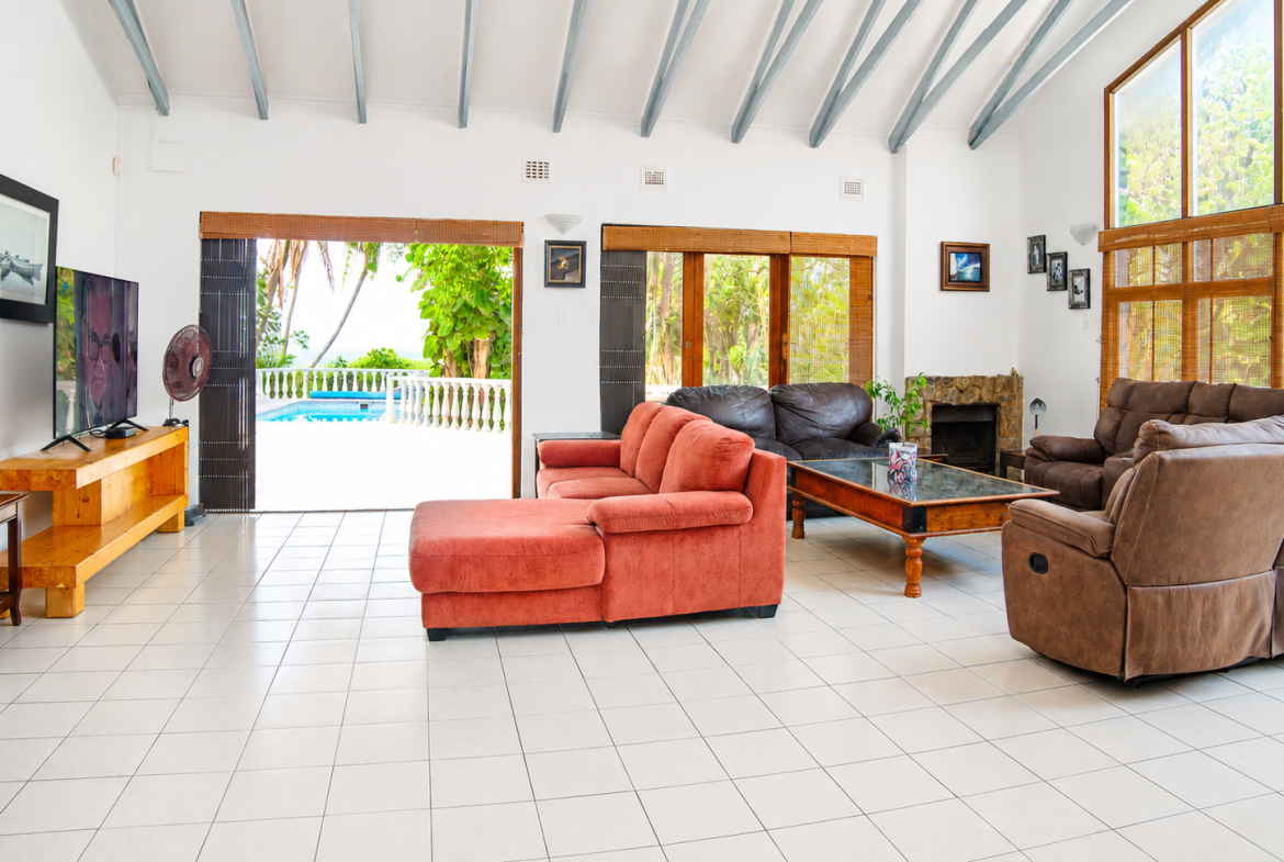 Exceptional Beachfront Property with cottage Shelly Beach, Beach Front