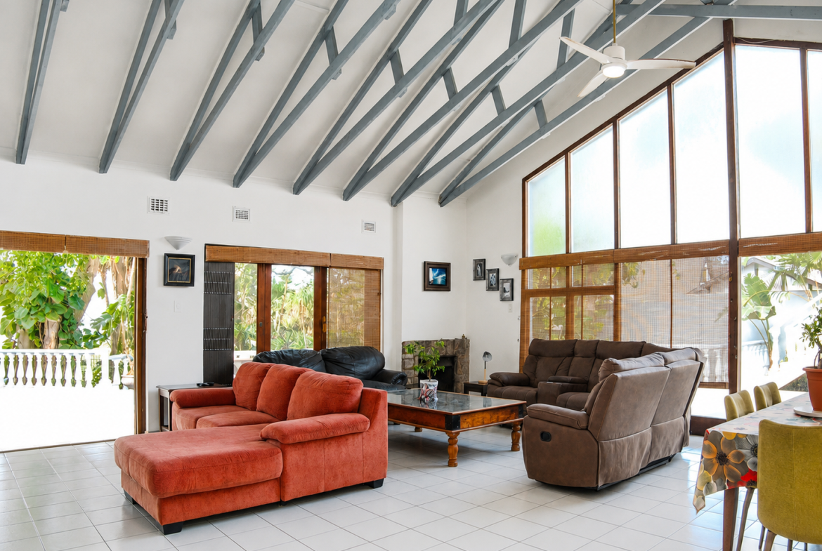 Exceptional Beachfront Property with cottage Shelly Beach, Beach Front
