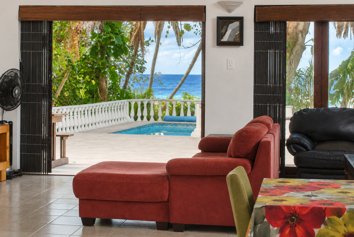Exceptional Beachfront Property with cottage Shelly Beach, Beach Front