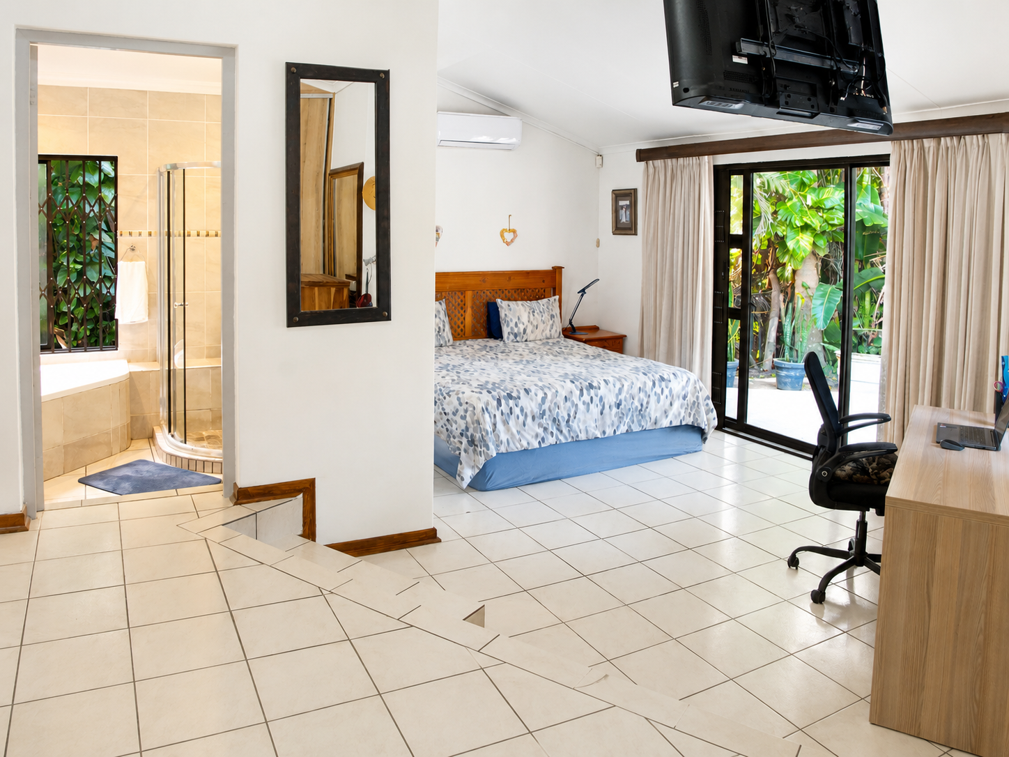 Exceptional Beachfront Property with cottage Shelly Beach, Beach Front