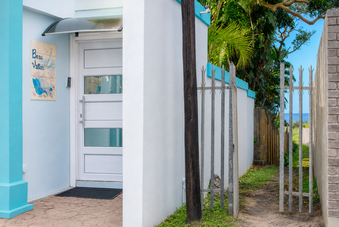 Exceptional Beachfront Property with cottage Shelly Beach, Beach Front