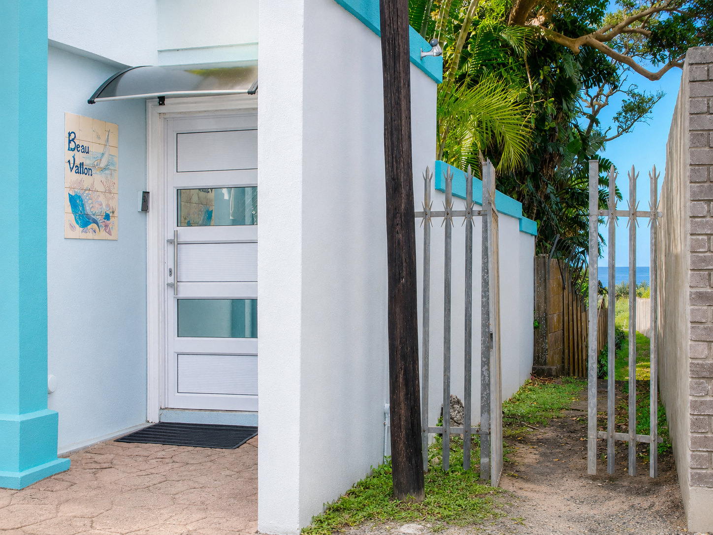 Exceptional Beachfront Property with cottage Shelly Beach, Beach Front