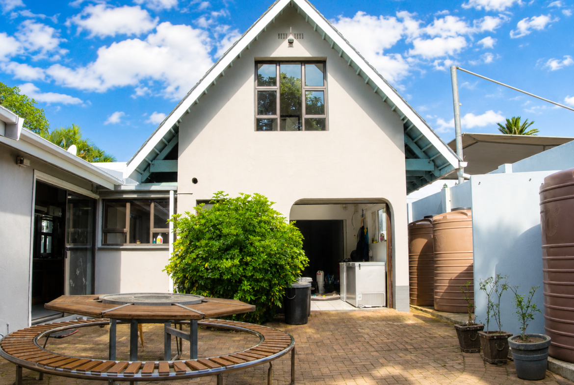 Exceptional Beachfront Property with cottage Shelly Beach, Beach Front