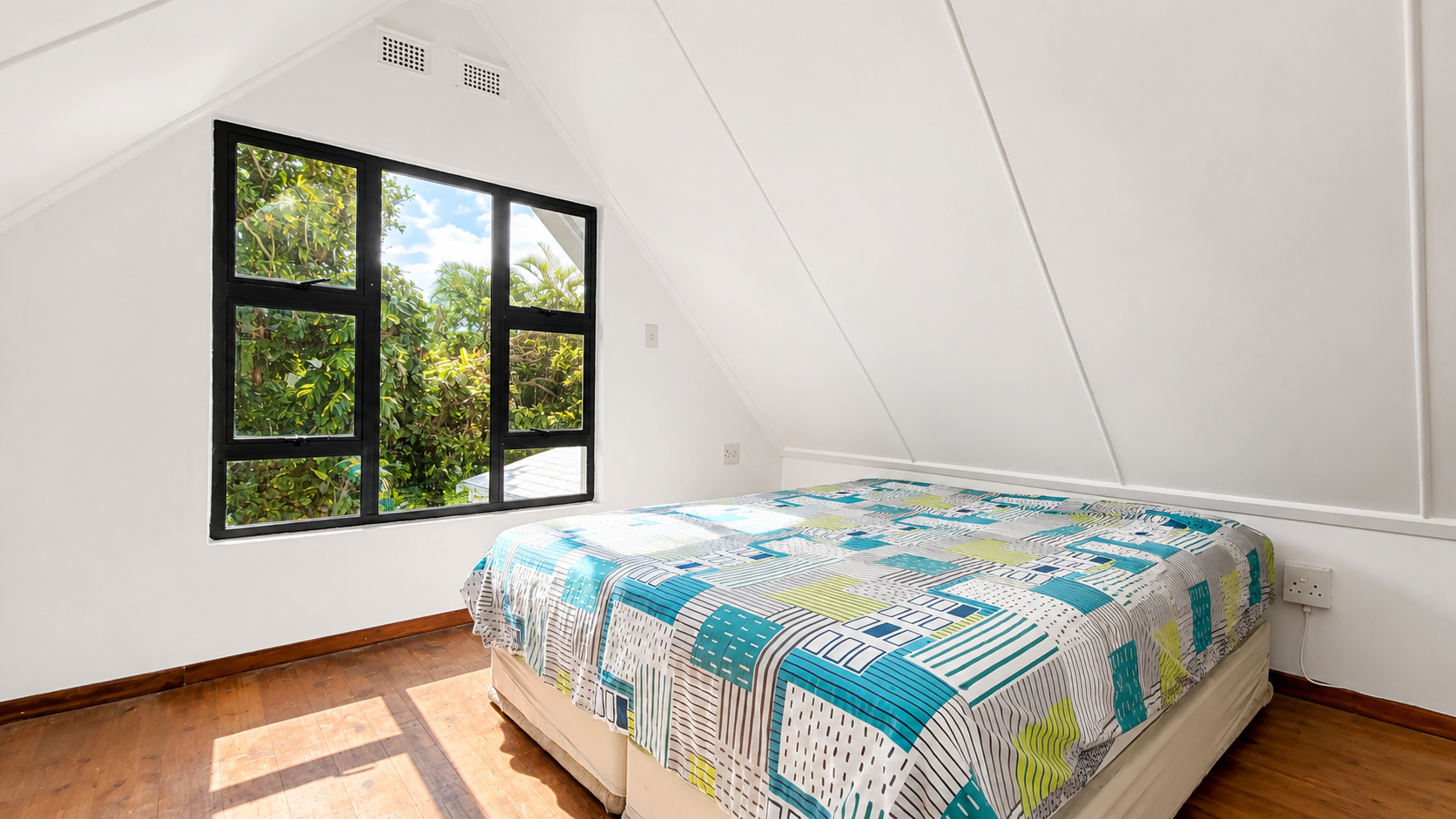 Exceptional Beachfront Property with cottage Shelly Beach, Beach Front