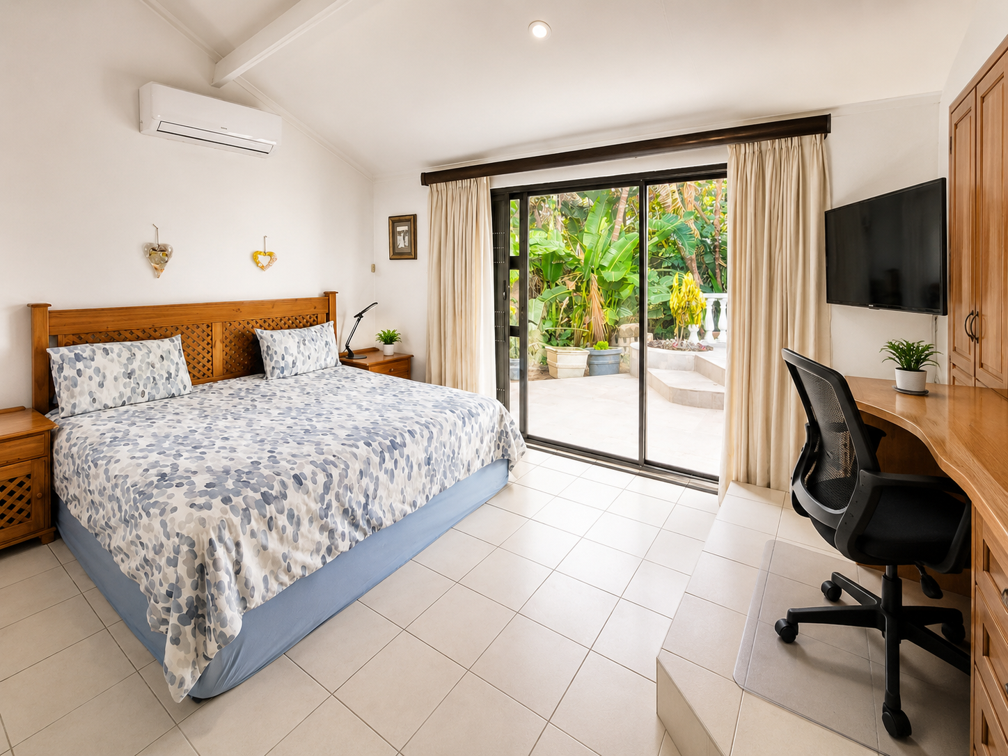 Exceptional Beachfront Property with cottage Shelly Beach, Beach Front